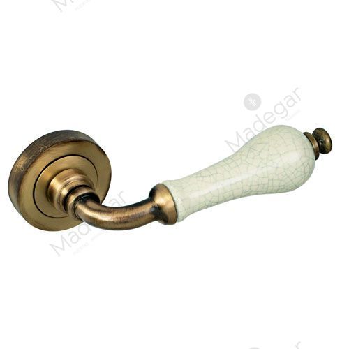 Juego Manilla Roseta Porcelana Crackele en Cuero Satinado. DIVALFER