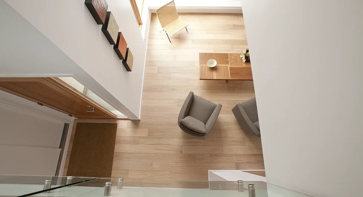 ¿Son las tarimas para interior de madera la mejor opción para tu hogar?