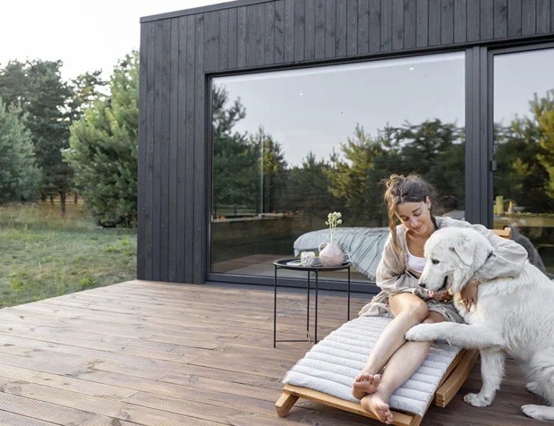 Tarimas para casas con mascotas ¿ cómo elegir un suelo resistente, seguro y fácil de mantener?