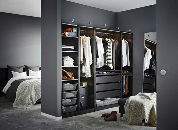 Divide tu dormitorio en dos para hacer un vestidor